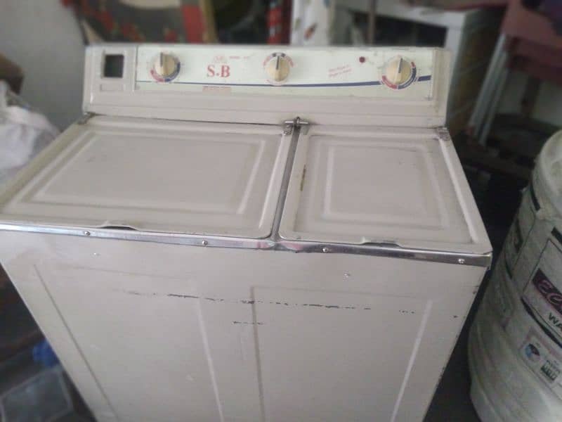 s. b washing machine and dryer colour off waith. condition neat and clen 0