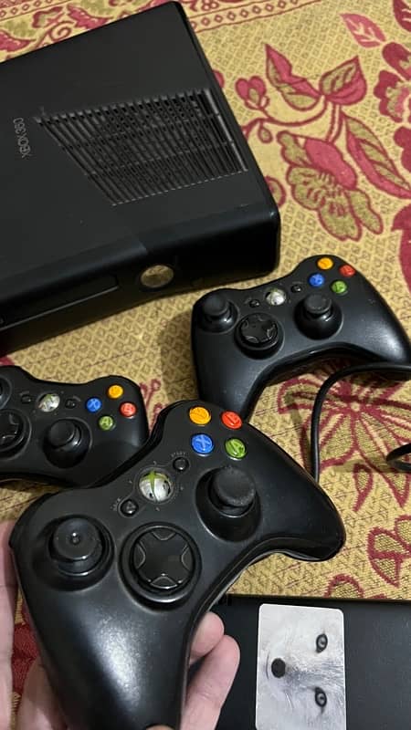 Xbox 360 (Three Controllers) 1