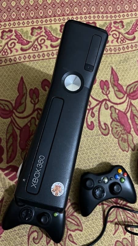 Xbox 360 (Three Controllers) 5