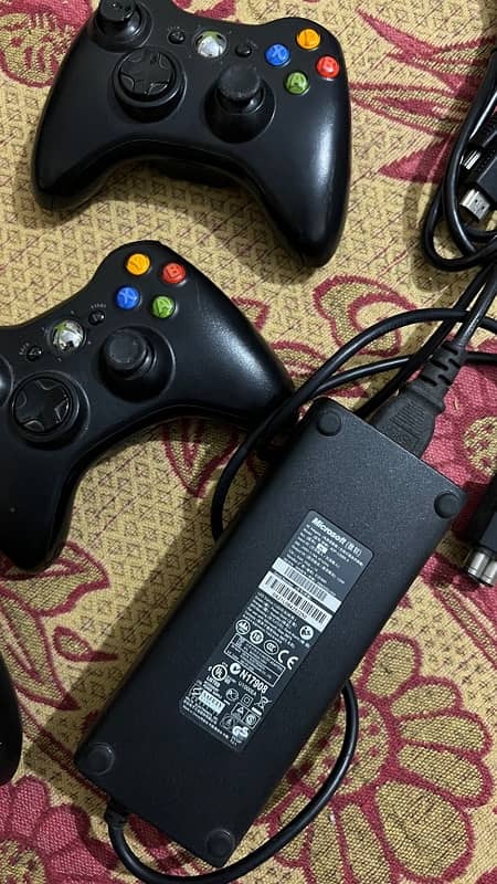 Xbox 360 (Three Controllers) 7