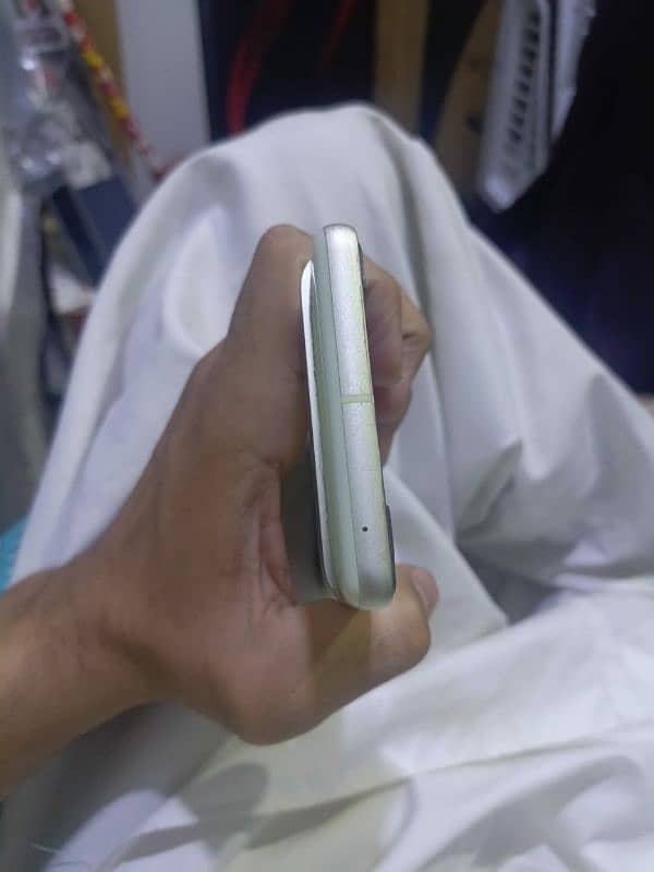 Google Pixel 7 4