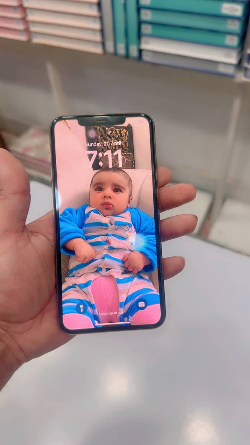 Iphone 11 pro max 2 sim pta approved 2