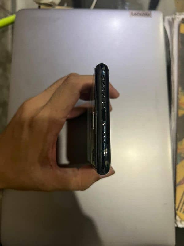 11 pro mex jv 64gb memory conditions 10/10  ladies use mobile 5