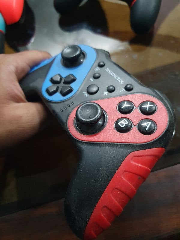 WIRELESS GAMING CONTROLLERS 0