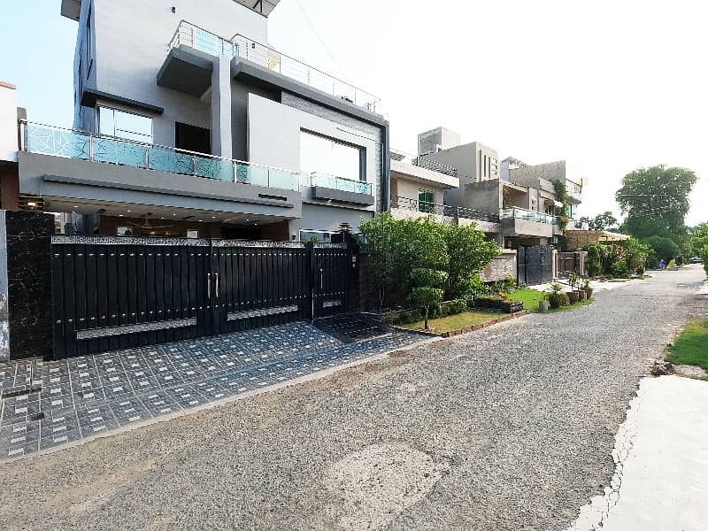 Your Dream 10 Marla House Is Available In Wapda Town Phase 1 - Block J2 1