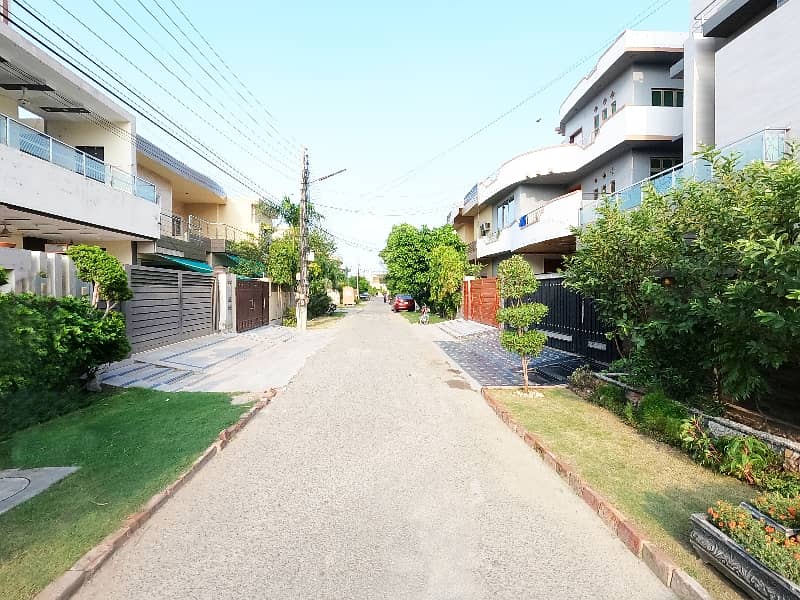Your Dream 10 Marla House Is Available In Wapda Town Phase 1 - Block J2 3