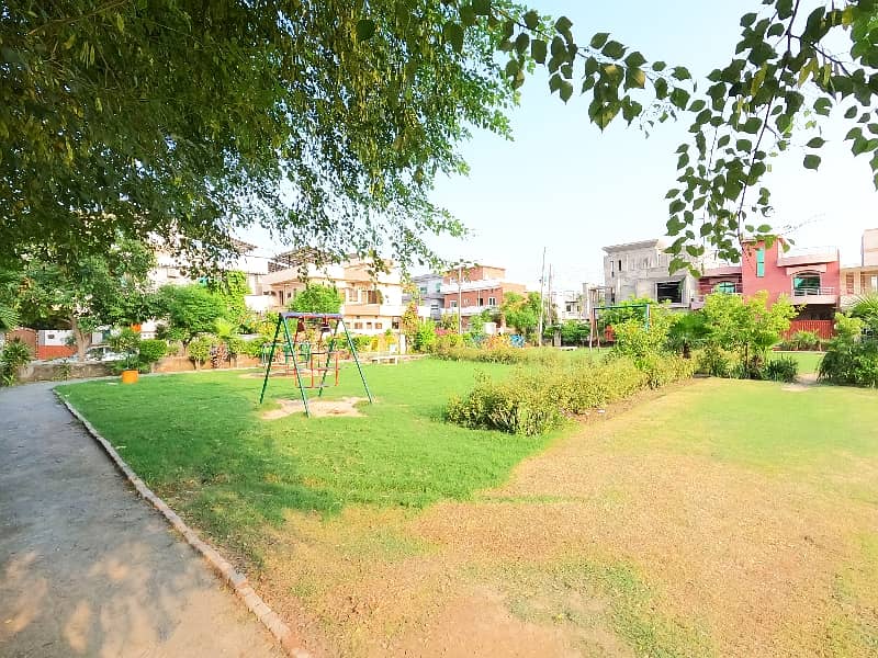 Your Dream 10 Marla House Is Available In Wapda Town Phase 1 - Block J2 4