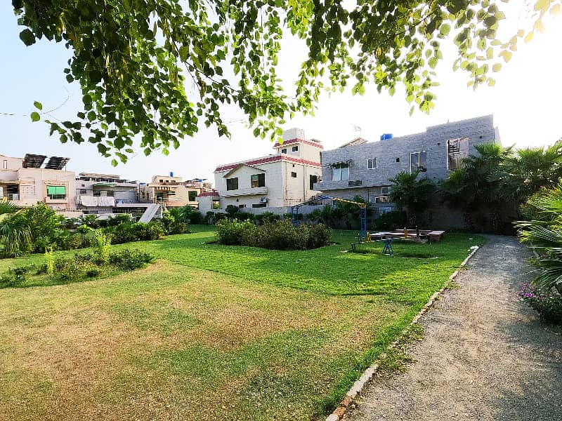 Your Dream 10 Marla House Is Available In Wapda Town Phase 1 - Block J2 5
