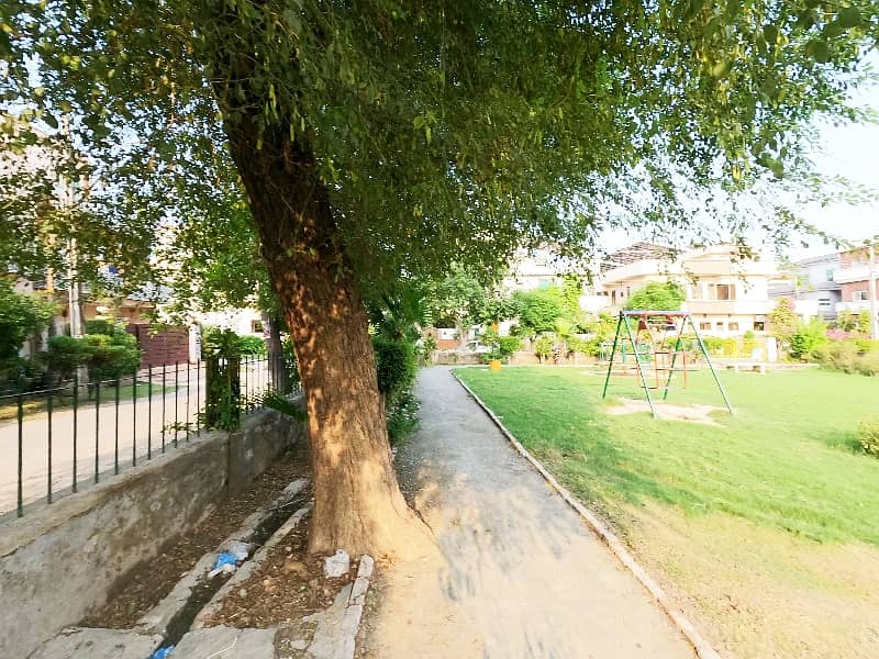 Your Dream 10 Marla House Is Available In Wapda Town Phase 1 - Block J2 7