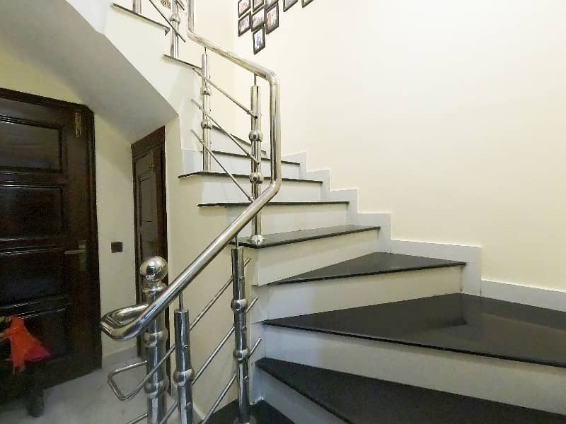 Your Dream 10 Marla House Is Available In Wapda Town Phase 1 - Block J2 20