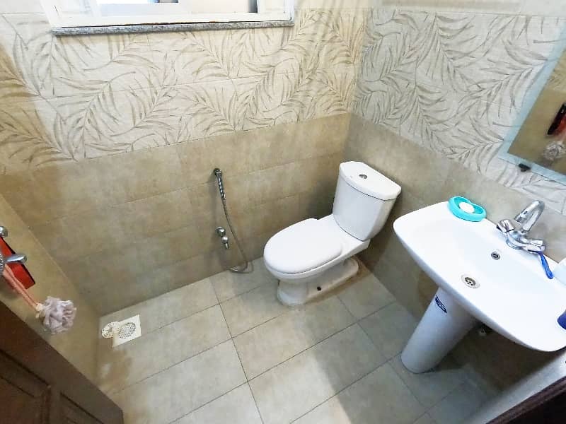 Your Dream 10 Marla House Is Available In Wapda Town Phase 1 - Block J2 26