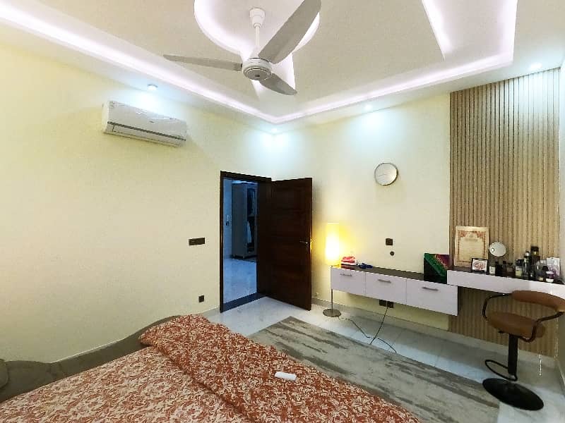 Your Dream 10 Marla House Is Available In Wapda Town Phase 1 - Block J2 28