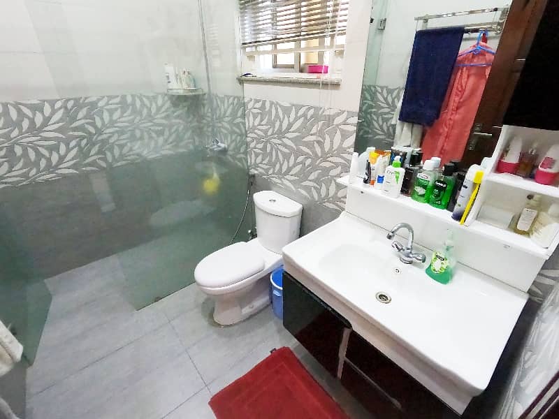 Your Dream 10 Marla House Is Available In Wapda Town Phase 1 - Block J2 29