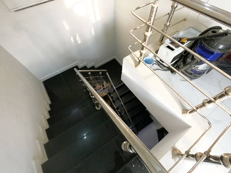 Your Dream 10 Marla House Is Available In Wapda Town Phase 1 - Block J2 39