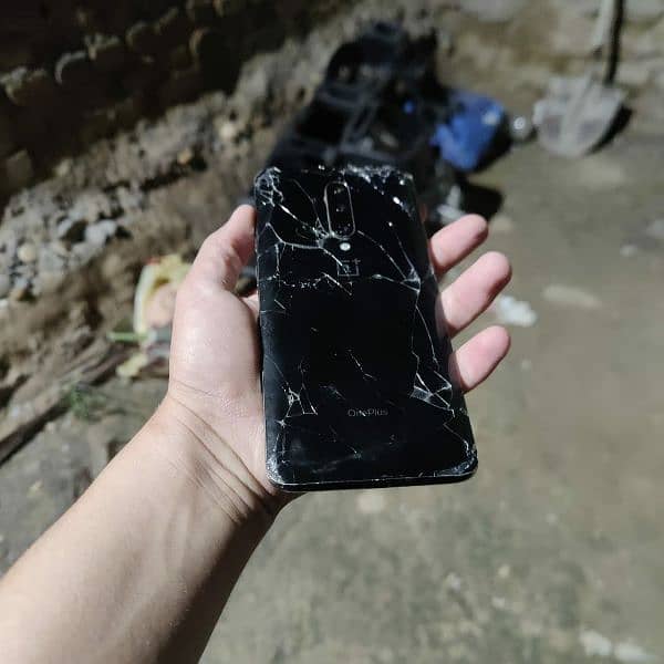 Oneplus 7 pro 8/256 Pta All ok only back crack 6