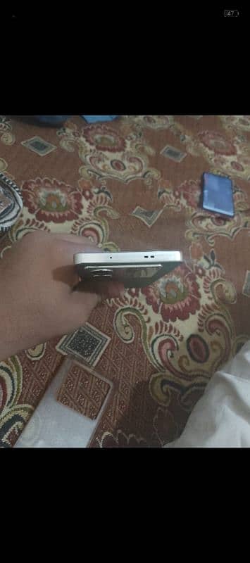 Infinix Note 40 8+8  256 gb memory 5