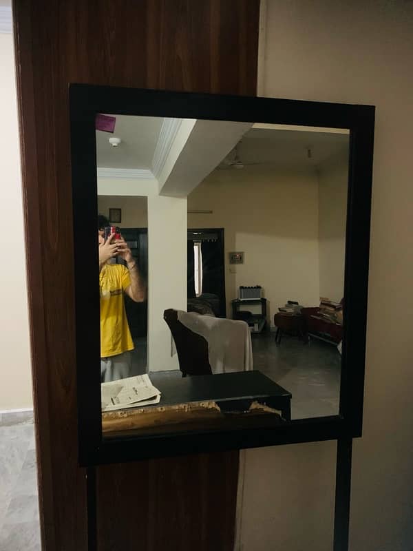 Mirror stand 1