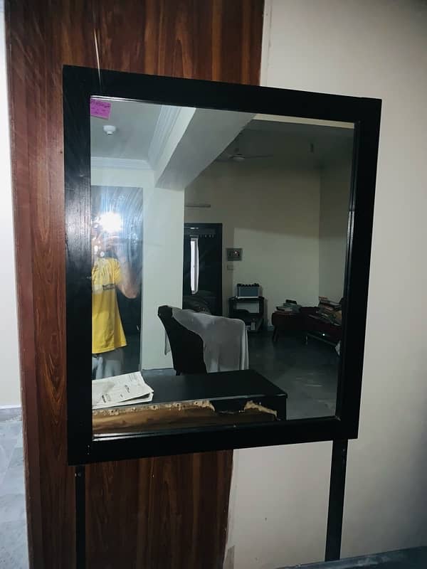 Mirror stand 0