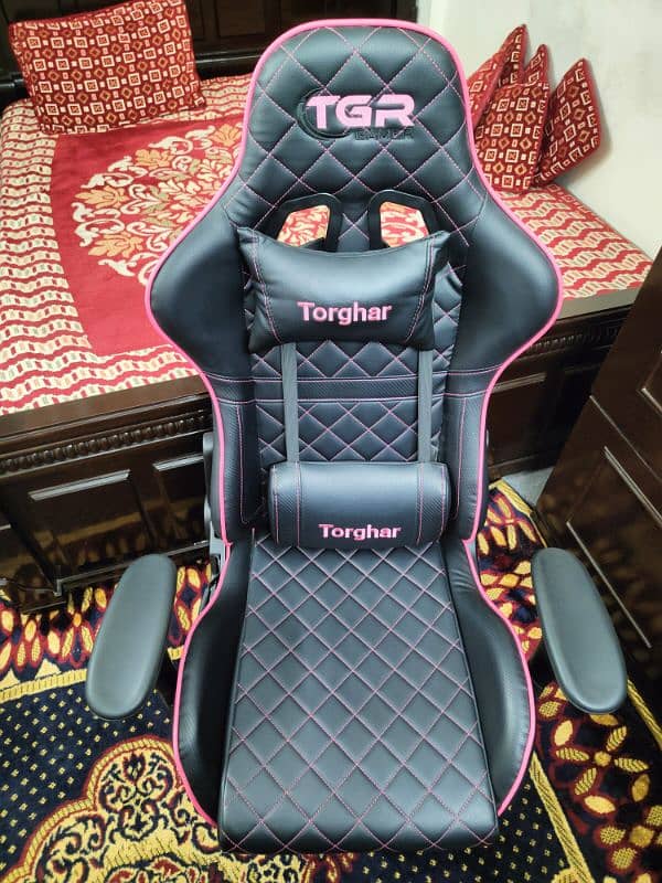 Torghar Gaming Chair Reclining 180 degree with Footrest 2