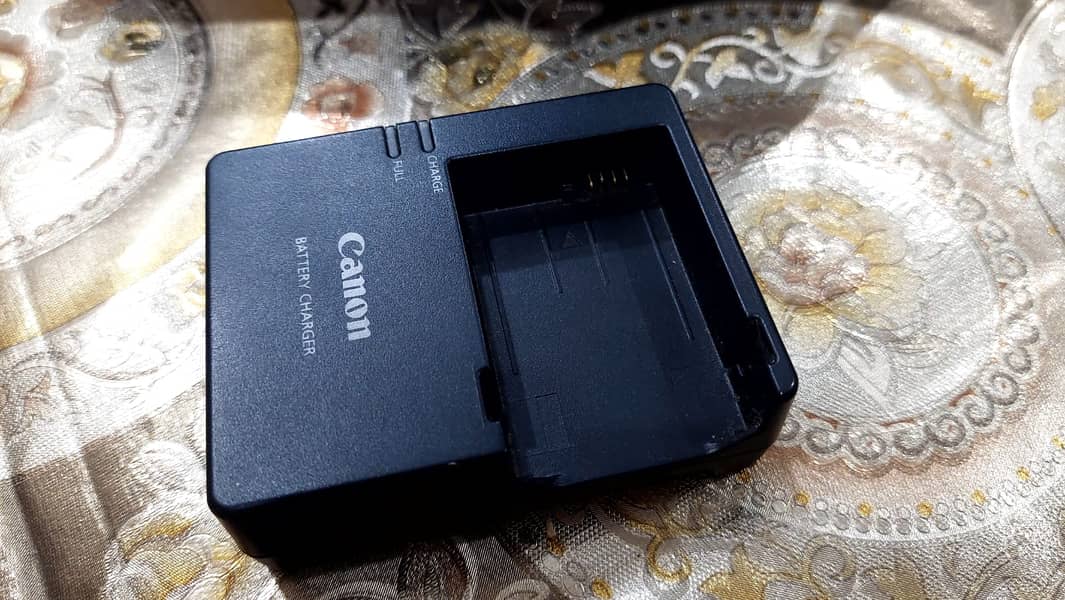 Canon EOS 700D DSLR – Excellent Condition | Single Handed Used 4