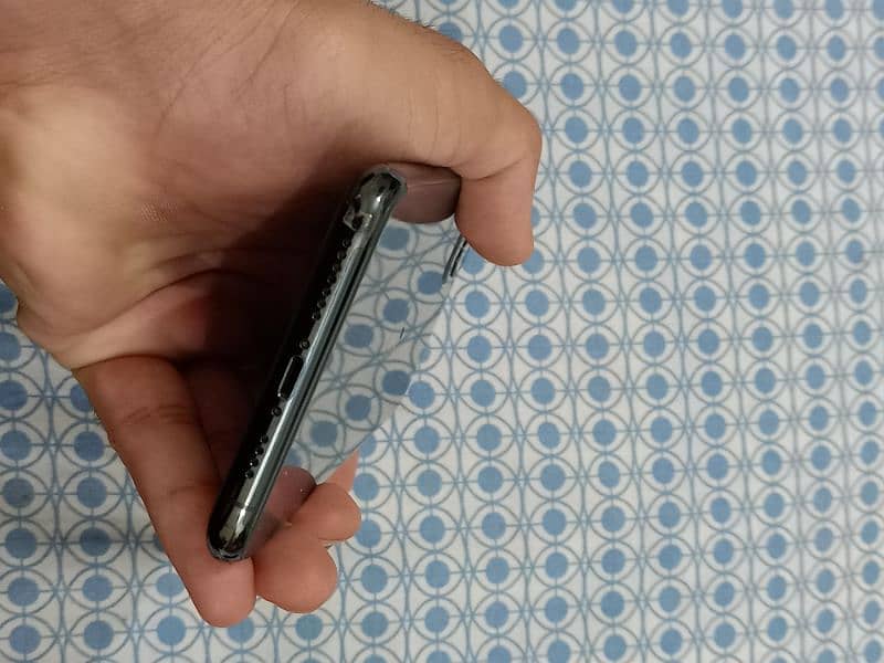 iphone 11 pro max 4