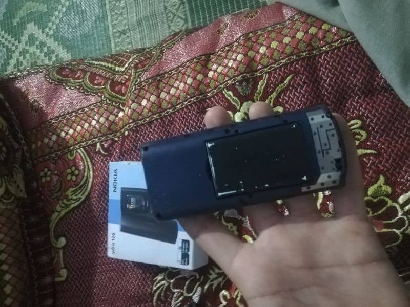 nokia 106 bast mobile call 1 hand use 3