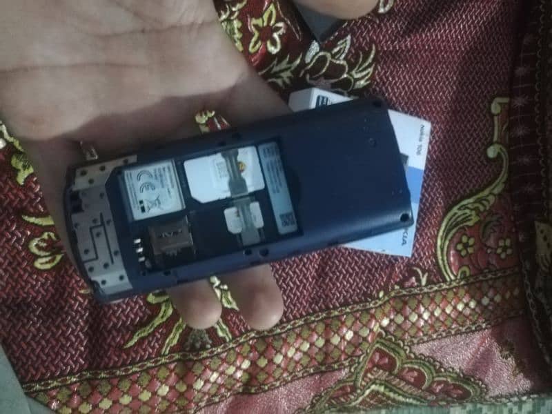nokia 106 bast mobile call 1 hand use 6