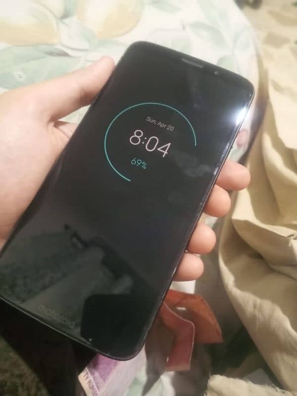 Motorola Z3 play 4/64  beast for gaming 4