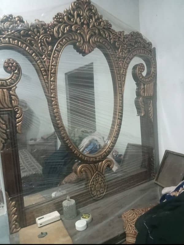 king size heavy wooden bed 2 side tables 1 dressing table 1