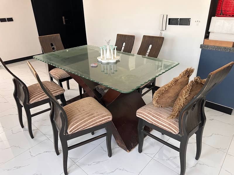 Dining table for sale 0