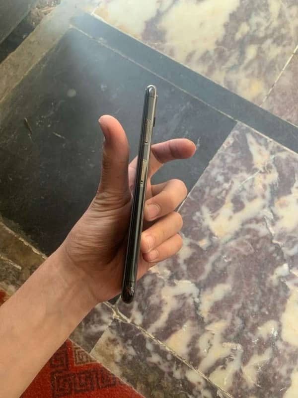 iPhone XS Max non pta 64gb and 82 health condition10/9 2