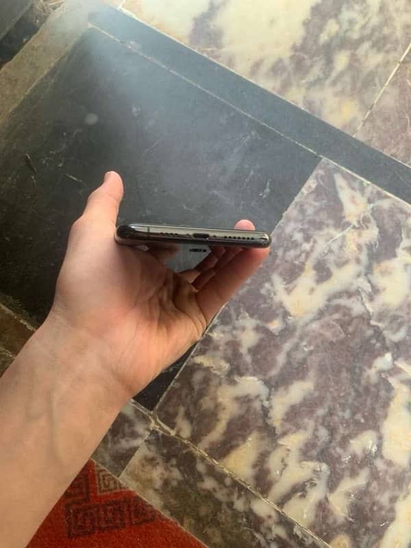 iPhone XS Max non pta 64gb and 82 health condition10/9 4