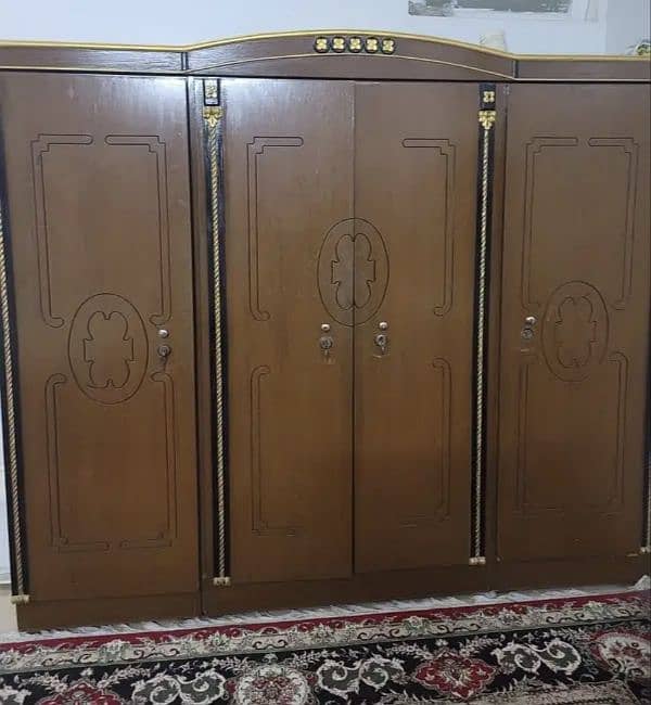 4 door  wardrobe 0