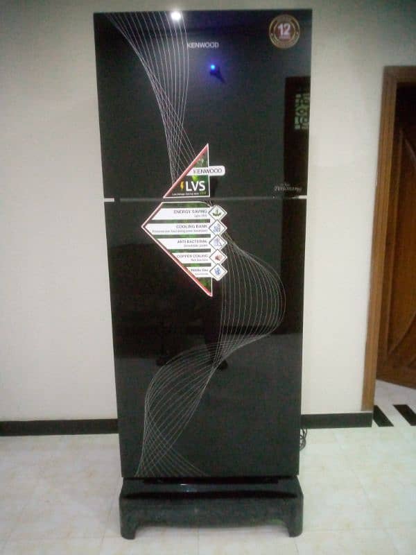 Kenwood large size. 12 year compraser verentty. colour shade blac 0