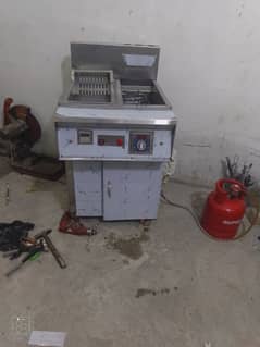 FRYER
