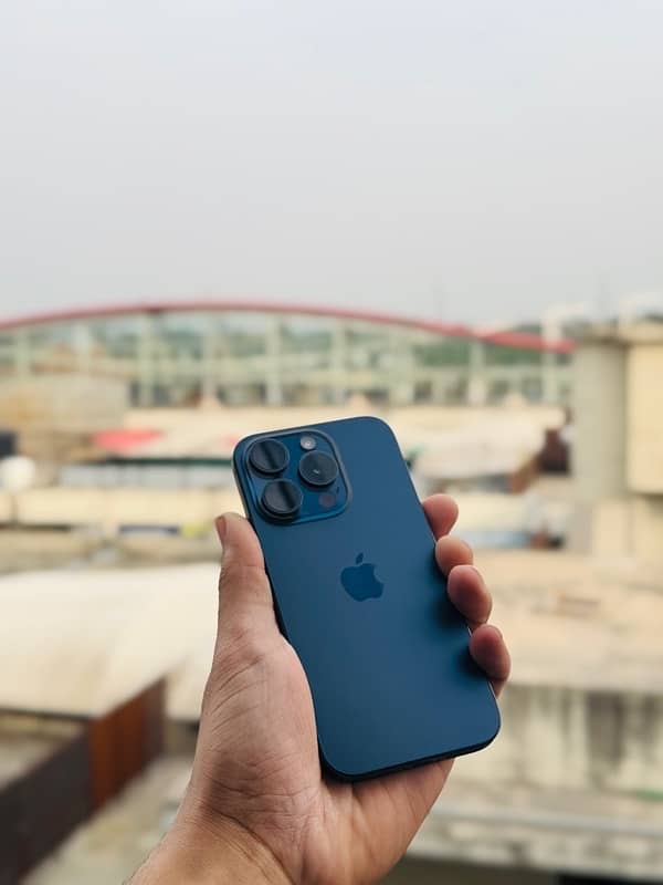 I PHONE 15 pro factory unlock 2