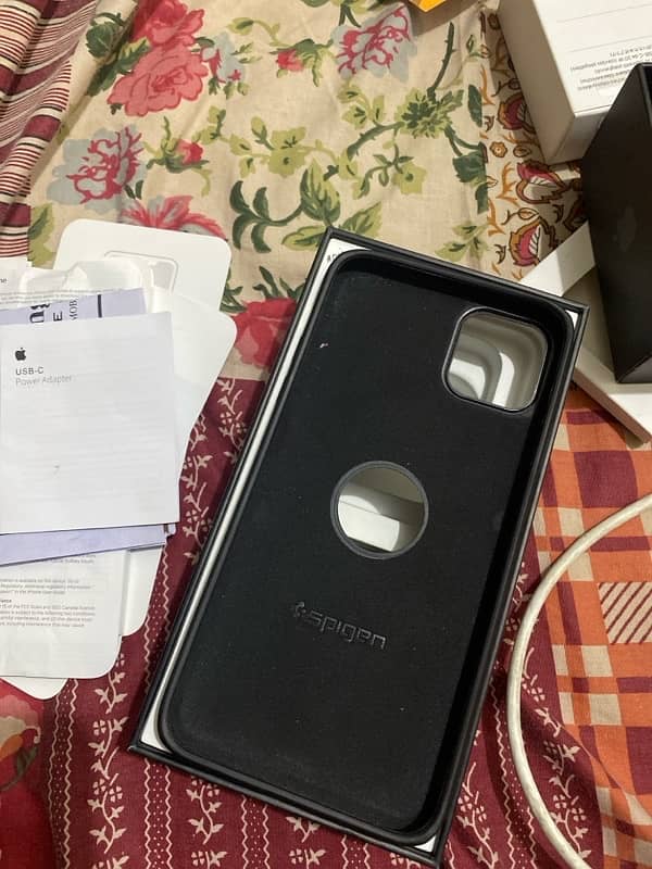 i phone 11 pro max 10/10 waterpack with orignal box pta approved dual 1