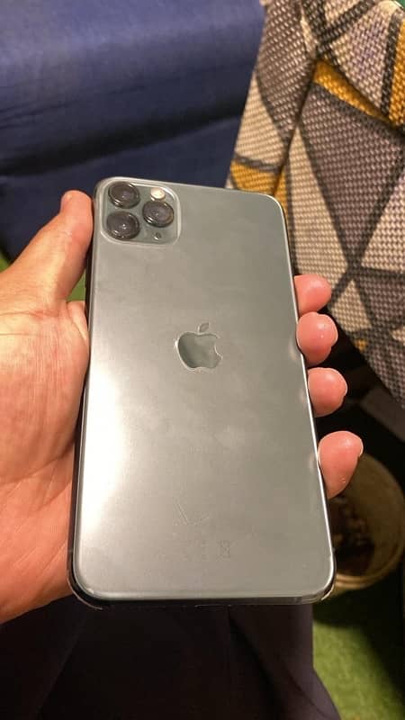 i phone 11 pro max 10/10 waterpack with orignal box pta approved dual 2