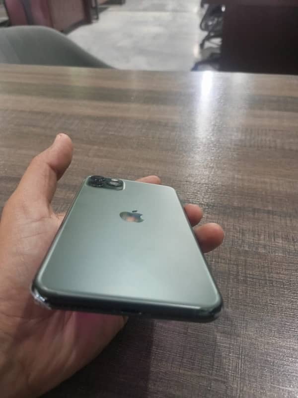 i phone 11 pro max 10/10 waterpack with orignal box pta approved dual 3