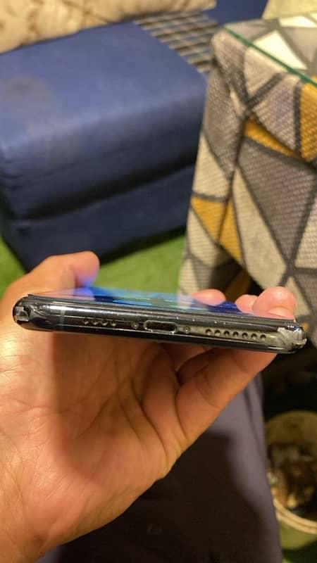 i phone 11 pro max 10/10 waterpack with orignal box pta approved dual 4