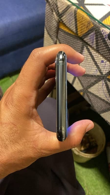 i phone 11 pro max 10/10 waterpack with orignal box pta approved dual 5
