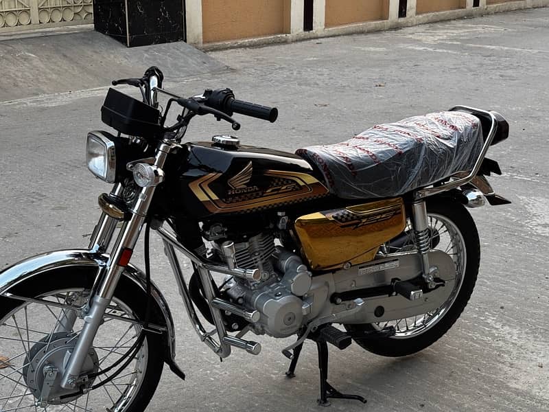 Honda cg 125 special edition Punjab registered 8