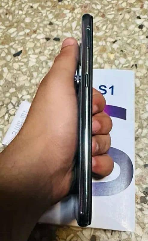 vivo s1 with box 8/256 gb 3