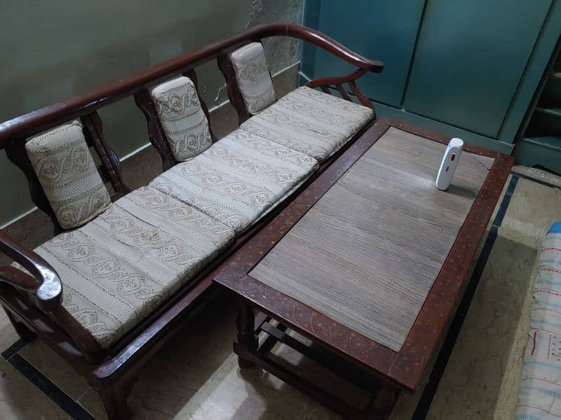 Carte Tariwala 5-seater sofa set with center table . 0