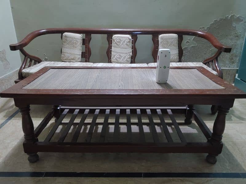 Carte Tariwala 5-seater sofa set with center table . 1