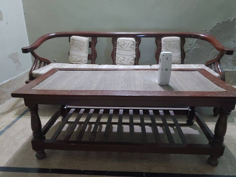 Carte Tariwala 5-seater sofa set with center table . 3