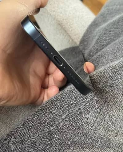 Apple iPhone 15 Pro Max 2