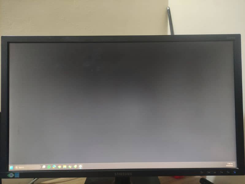 Samsung 24inch LCD 1