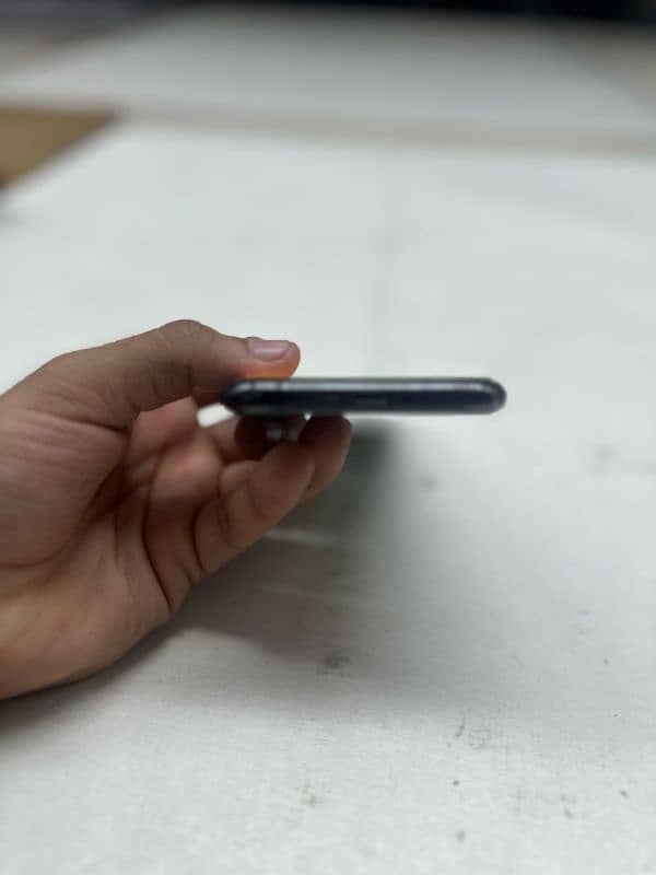 i phone x 64gb pta aprove with originall charger 4