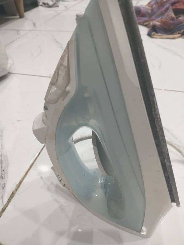 Raf Steam Iron 0